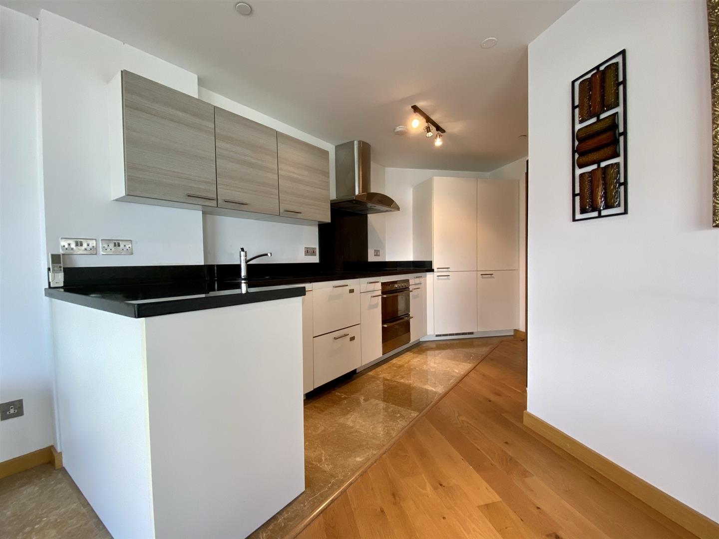 Image of Apartment - 2 Bedrooms - 1 Bathrooms for Rental in Majestic Ocean Plaza-Gibraltar, Image 6